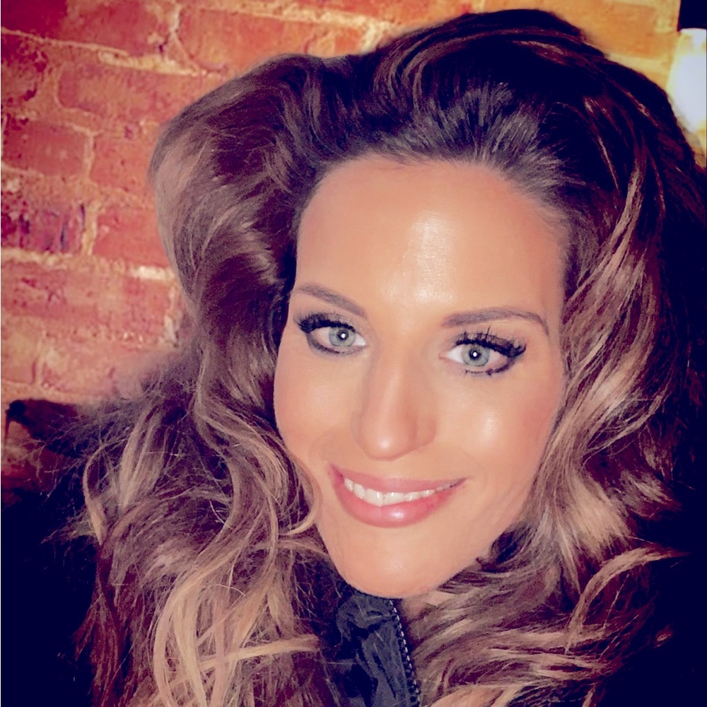 Meet your Posher, Mia